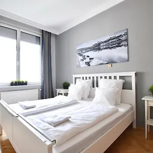 Apartman Standerd By Hi5 - Lovag Family, Budapest