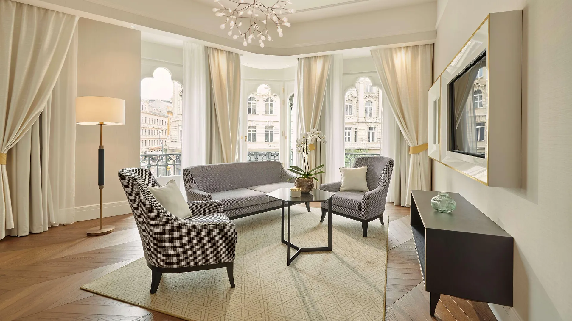 Parisi Udvar Hotel Budapest, Part Of Hyatt